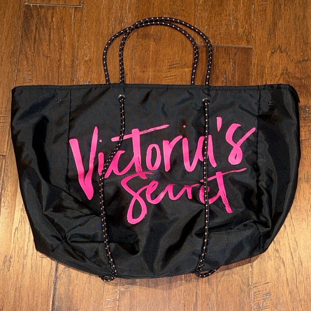 CM🩷 Victoria's Secret Black Tote with Pink Logo
